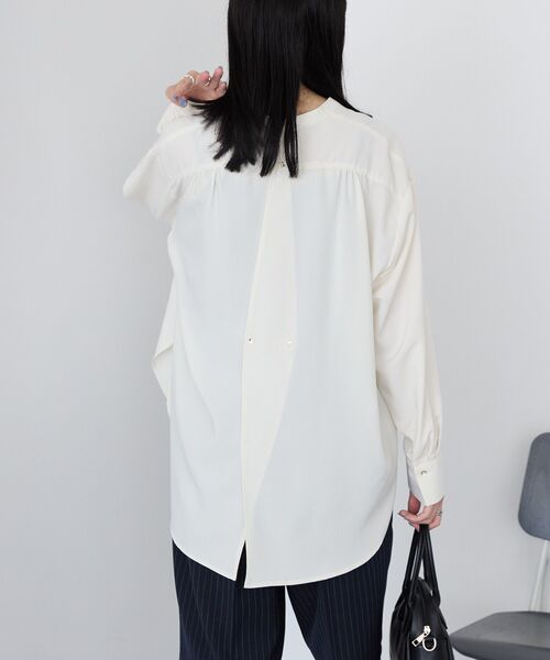 AMERICAN HOLIC(アメリカンホリック)の「金ボタンバックシャンロングシャツ(シャツ/ブラウス・レディース・アイボリー/ダークグリーン/ネイビー・M/L)」の20枚目の写真