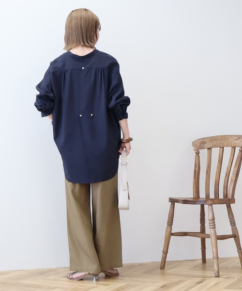 AMERICAN HOLIC(アメリカンホリック)の「金ボタンバックシャンロングシャツ(シャツ/ブラウス・レディース・アイボリー/ダークグリーン/ネイビー・M/L)」の9枚目の写真