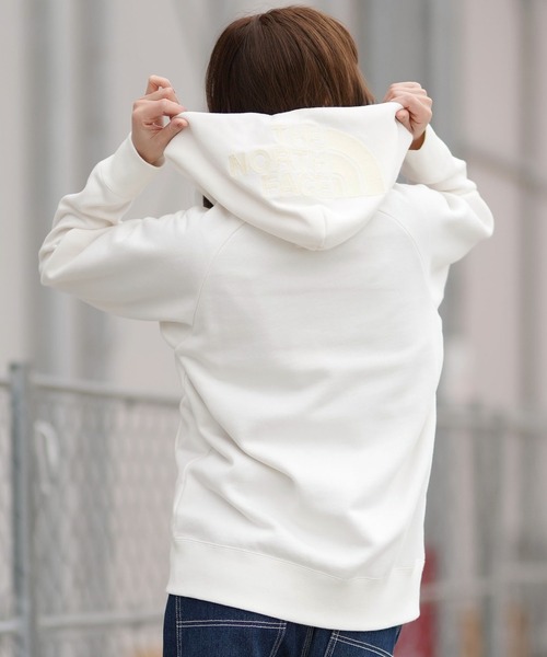 THE NORTH FACE（ザノースフェイス）の「THE NORTH FACE/ザ・ノース・フェイス REARVIEW FULZIP HD リアビュー ジップパーカー NTW12442（パーカー・レディース・オフホワイト/ブラック/ネイビー/グレー・M/XL/L）」の2枚目の写真