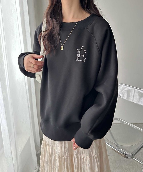 GeeRA(ジーラ)の「ビジューワッペンボートネックスウェット(スウェット・レディース・オートミール/ブラック・MEDIUM/LARGE)」の4枚目の写真