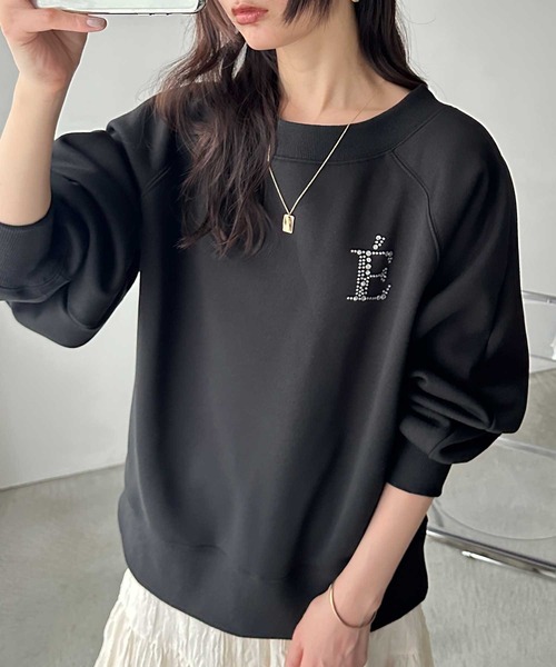 GeeRA(ジーラ)の「ビジューワッペンボートネックスウェット(スウェット・レディース・オートミール/ブラック・MEDIUM/LARGE)」の3枚目の写真