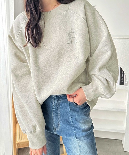 GeeRA(ジーラ)の「ビジューワッペンボートネックスウェット(スウェット・レディース・オートミール/ブラック・MEDIUM/LARGE)」の9枚目の写真