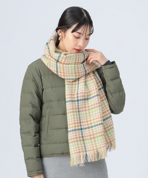 BEAMS HEART（ビームスハート）の「リバーシブル ロゴ ストール（ストール/ショール・レディース・ベージュ/ブラック・ONE SIZE）」の6枚目の写真