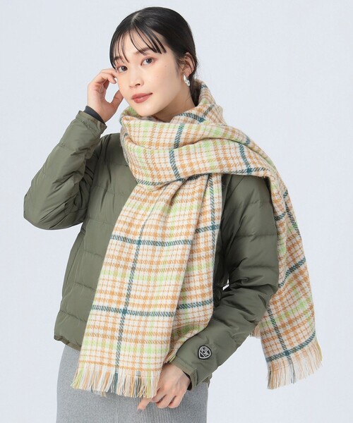 BEAMS HEART（ビームスハート）の「リバーシブル ロゴ ストール（ストール/ショール・レディース・ベージュ/ブラック・ONE SIZE）」の7枚目の写真