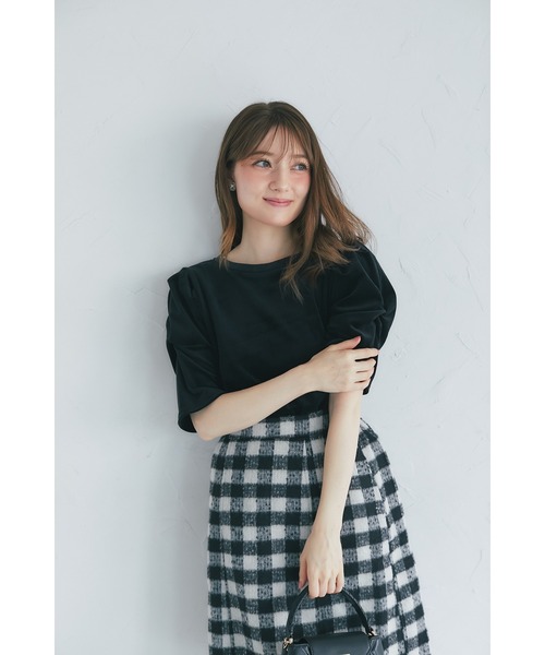 tocco closet（トッコ　クローゼット）の「【ZOZO限定】ツイストタックベロアトップス（Tシャツ/カットソー・レディース・ブラック/ベージュ・M）」の6枚目の写真