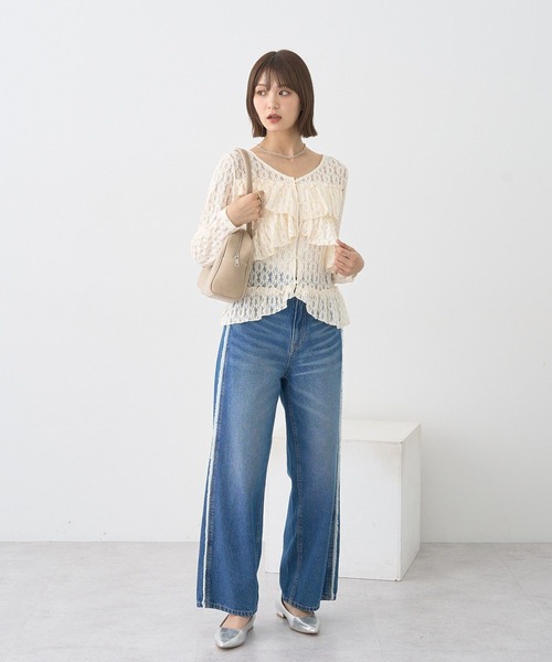 earth music&ecology（アースミュージックアンドエコロジー）の「ワイドフリンジデニムパンツ（デニムパンツ・レディース・ライトインディゴブルー/インディゴブルー・S/M）」の14枚目の写真