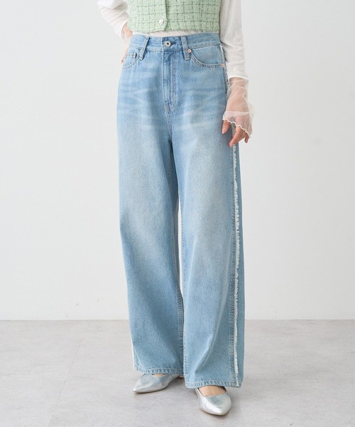 earth music&ecology（アースミュージックアンドエコロジー）の「ワイドフリンジデニムパンツ（デニムパンツ・レディース・ライトインディゴブルー/インディゴブルー・S/M）」の17枚目の写真