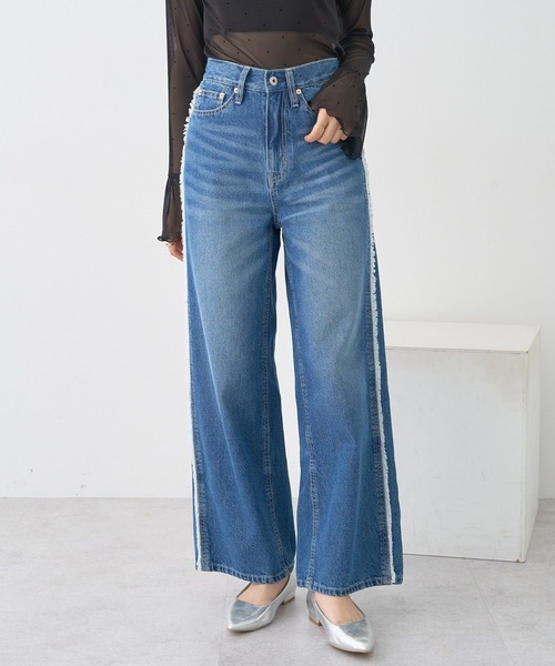 earth music&ecology（アースミュージックアンドエコロジー）の「ワイドフリンジデニムパンツ（デニムパンツ・レディース・ライトインディゴブルー/インディゴブルー・S/M）」の8枚目の写真