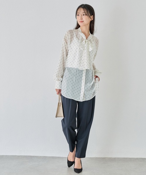INCEDE(インシード)の「シアーフロッキードット リボンブラウス│大人フェミニン/一枚で華やぐ/シアーブラウス/透け感/ドット柄/きれいめ(シャツ/ブラウス・レディース・オフホワイト/ブラック/グレイッシュベージュ・M/L/LL)」の10枚目の写真