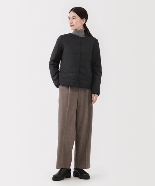 無印良品（ムジルシリョウヒン）の「婦人　軽量ダウンポケッタブルノーカラージャケット（ダウンジャケット/コート・レディース・ブラック/ライトベージュ・S/L/XL）」の3枚目の写真