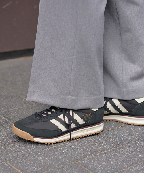 IENA(イエナ)の「adidas originals/アディダス オリジナルス for ED/IENA SL 72 RS スニーカー(スニーカー・レディース・ブラック・22.5cm/25cm/24.5cm/24cm/23.5cm/23cm)」の3枚目の写真