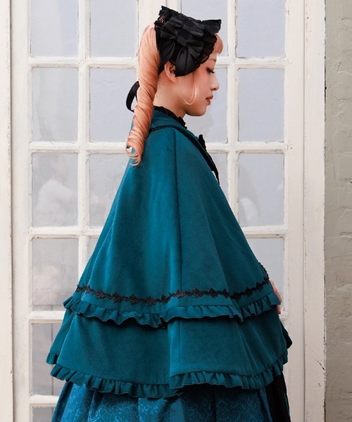 Chalmiere（シャルミエール）の「フリルケープコート（ダッフルコート