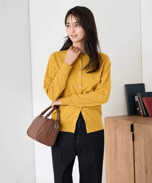 a.v.v（アーヴェヴェ）の「【洗える】クルーネック美ラクるカーディガン（カーディガン/ボレロ・レディース・マスタード/レッド/ブラック/アイボリー/グレー/グレー系その他/パープル/ブルー・38/40/36）」の12枚目の写真