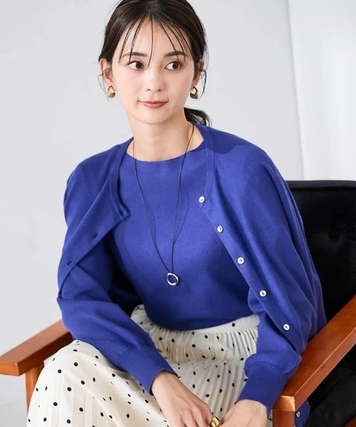 a.v.v（アーヴェヴェ）の「【洗える】クルーネック美ラクるカーディガン（カーディガン/ボレロ・レディース・マスタード/レッド/ブラック/アイボリー/グレー/グレー系その他/パープル/ブルー・38/40/36）」の20枚目の写真