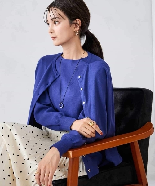 a.v.v（アーヴェヴェ）の「【洗える】クルーネック美ラクるカーディガン（カーディガン/ボレロ・レディース・マスタード/レッド/ブラック/アイボリー/グレー/グレー系その他/パープル/ブルー・38/40/36）」の21枚目の写真