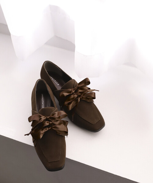 Firsthand（ファーストハンド）の「Firsthand/ファーストハンド スウェードライク リボン レースアップ シューズ (22.5～24.5cmサイズ展開)（パンプス・レディース・ブラウン/ブラック・SMALL/LARGE/MEDIUM）」の5枚目の写真