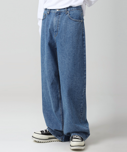 AVANDRESS(アバンドレス )の「This is wide pants BLACK(デニムパンツ・レディース・その他・1/2/0/4/3)」の3枚目の写真