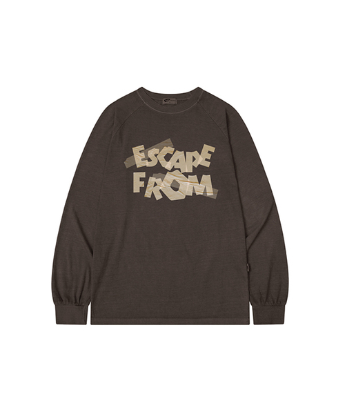 ESCAPEFROM（エスケープフロム）の「テープロゴプリントオーバーサイズピグメントロングスリーブ [4色]（Tシャツ/カットソー・レディース・ブルー/グレー/バーガンディー/ブラウン・MEDIUM）」の3枚目の写真