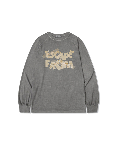 ESCAPEFROM（エスケープフロム）の「テープロゴプリントオーバーサイズピグメントロングスリーブ [4色]（Tシャツ/カットソー・レディース・ブルー/グレー/バーガンディー/ブラウン・MEDIUM）」の2枚目の写真
