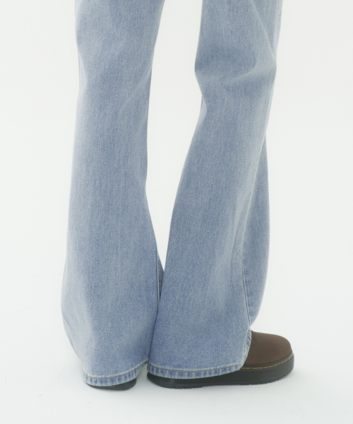 MUSINSA STANDARD WOMAN（ムシンサスタンダードウーマン）の「ウィメンズブーツカットデニムパンツ[ライトインディゴ]（デニムパンツ・レディース・その他・29/30/24/25/26/27/28）」の9枚目の写真