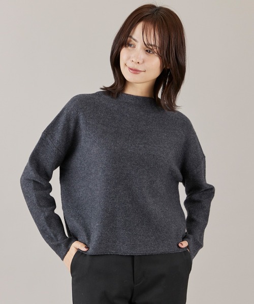 INED（イネド）の「モックネックプルオーバーニット（ニット/セーター・レディース・チェリーピンク/チャコールグレー/オフホワイト/サックスブルー・9号/11号）」の3枚目の写真