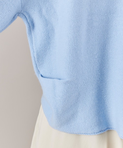 INED（イネド）の「モックネックプルオーバーニット（ニット/セーター・レディース・チェリーピンク/チャコールグレー/オフホワイト/サックスブルー・9号/11号）」の18枚目の写真