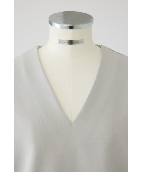 RIM.ARK（リムアーク）の「Volume sleeve v-neck PO ボリュームスリーブブイネックプルオーバー（Tシャツ/カットソー・レディース・ライトグレー/ブラック/ネイビー・FREE）」の16枚目の写真