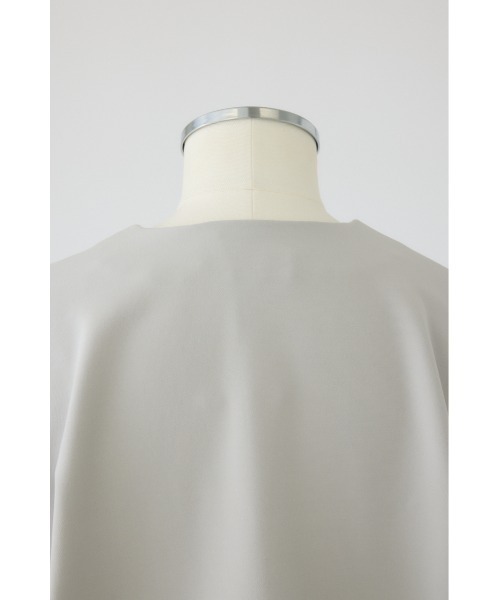 RIM.ARK（リムアーク）の「Volume sleeve v-neck PO ボリュームスリーブブイネックプルオーバー（Tシャツ/カットソー・レディース・ライトグレー/ブラック/ネイビー・FREE）」の17枚目の写真