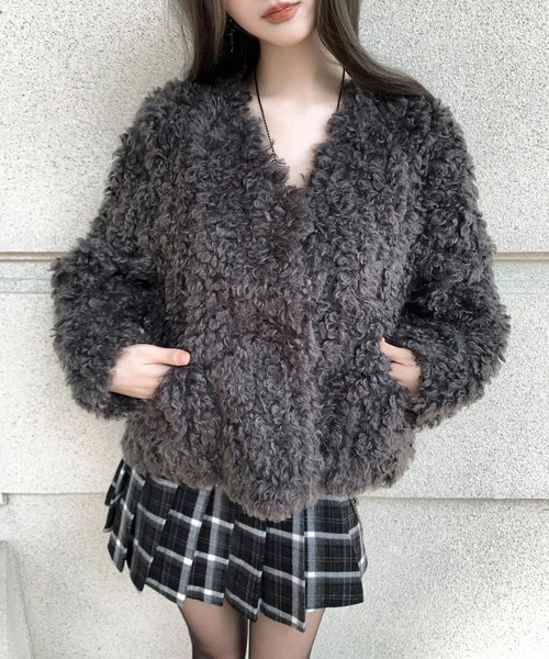 VEILA(ヴェイラ)の「フェイクファーノーカラージャケット(その他アウター・レディース・ダークブラウン/グレー・S/M)」の11枚目の写真
