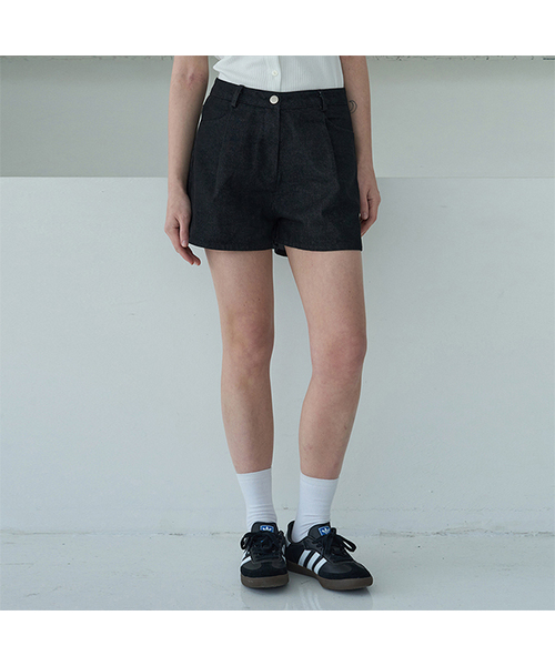 5OML(オーオーエムエル)の「ノンフェイドワンタックデニムショーツパンツ(ブラック)(その他パンツ・レディース・ブラック・LARGE/MEDIUM/SMALL)」の1枚目の写真