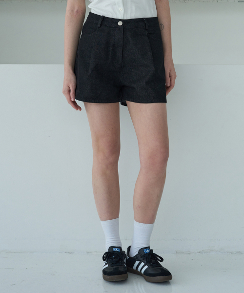 5OML(オーオーエムエル)の「ノンフェイドワンタックデニムショーツパンツ(ブラック)(その他パンツ・レディース・ブラック・LARGE/MEDIUM/SMALL)」の2枚目の写真
