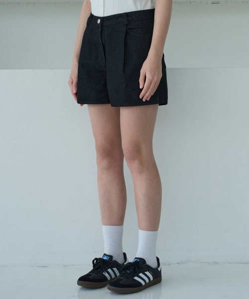 5OML(オーオーエムエル)の「ノンフェイドワンタックデニムショーツパンツ(ブラック)(その他パンツ・レディース・ブラック・LARGE/MEDIUM/SMALL)」の4枚目の写真