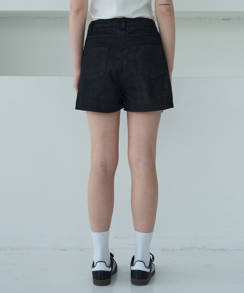 5OML(オーオーエムエル)の「ノンフェイドワンタックデニムショーツパンツ(ブラック)(その他パンツ・レディース・ブラック・LARGE/MEDIUM/SMALL)」の5枚目の写真