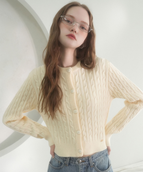 Vivacious(ビバシャス)の「Round Crop Twist Cardigan - 5COL(カーディガン/ボレロ・レディース・ラベンダー/スカイブルー/ブラック/アイボリー/グレー・SMALL/MEDIUM)」の6枚目の写真