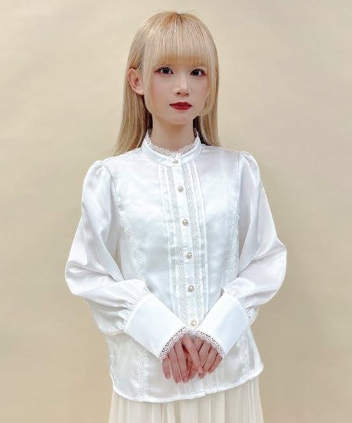 Chalmiere（シャルミエール）の「ジャボブローチ付きブラウス（シャツ