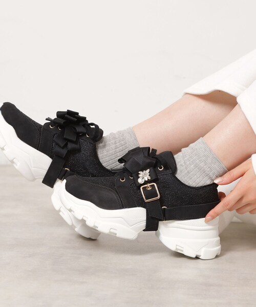 ESPERANZA（エスペランサ）の「ツインリボンベルト付きラメスニーカー（スニーカー・レディース・ホワイト系9/ブラック系8/ベージュ系8・LL/M/L/S）」の3枚目の写真