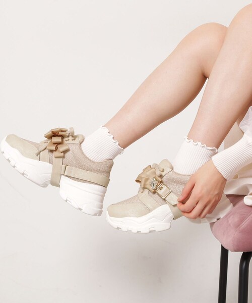 ESPERANZA（エスペランサ）の「ツインリボンベルト付きラメスニーカー（スニーカー・レディース・ホワイト系9/ブラック系8/ベージュ系8・LL/M/L/S）」の2枚目の写真