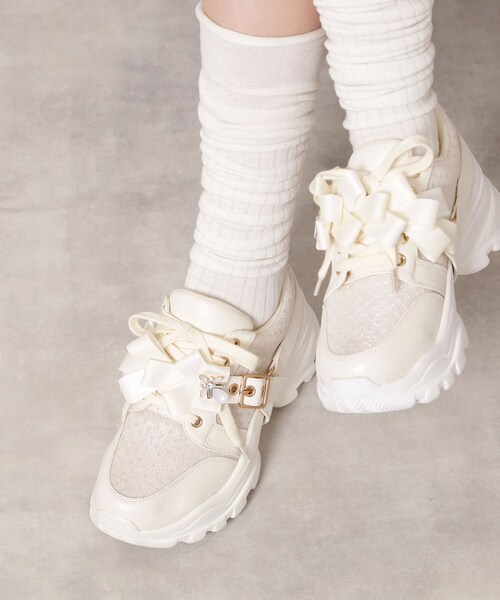 ESPERANZA（エスペランサ）の「ツインリボンベルト付きラメスニーカー（スニーカー・レディース・ホワイト系9/ブラック系8/ベージュ系8・LL/M/L/S）」の5枚目の写真