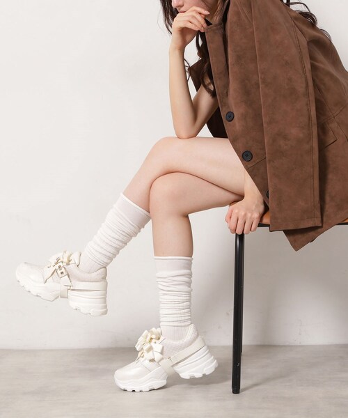 ESPERANZA（エスペランサ）の「ツインリボンベルト付きラメスニーカー（スニーカー・レディース・ホワイト系9/ブラック系8/ベージュ系8・LL/M/L/S）」の6枚目の写真