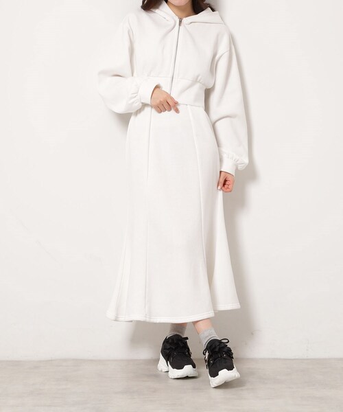 ESPERANZA（エスペランサ）の「ツインリボンベルト付きラメスニーカー（スニーカー・レディース・ホワイト系9/ブラック系8/ベージュ系8・LL/M/L/S）」の9枚目の写真