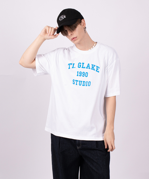 TI.GLAKE(ティーグレイク)の「1990スタジオ オーバーサイズ 半袖Tシャツ ホワイト(スウェット・メンズ・その他・MEDIUM/LARGE/X-LARGE/XX-LARGE)」の1枚目の写真