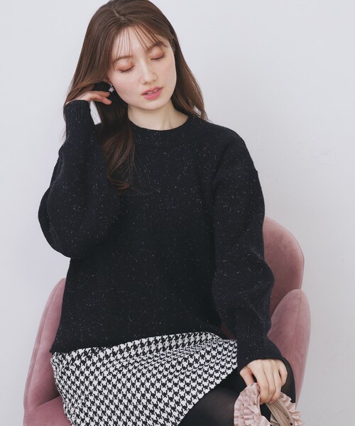 index（インデックス）の「モックネックボクシーラメニット【洗濯機OK】《7col》（ニット/セーター・レディース・ブラック/オフホワイト/グレー/ライトイエロー系/ブルー系5/パープル/ピンク系1・36/38/40/42）」の2枚目の写真