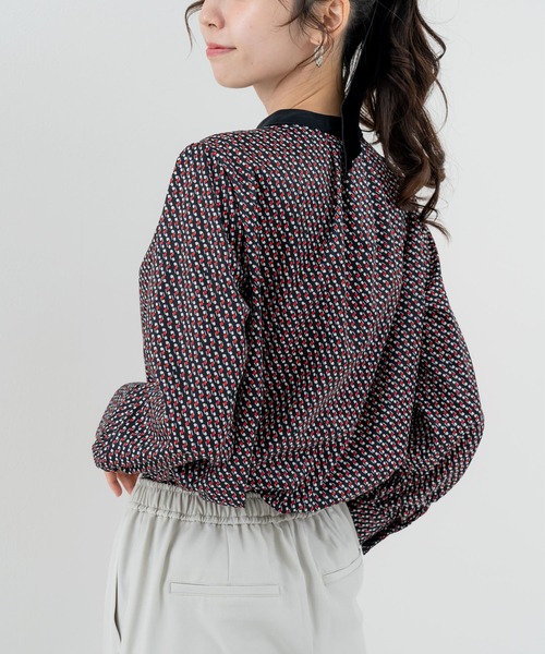 ANNA LUNA(アンナルナ)の「【ANNA LUNA】上品さと遊び心をプラス! 幾何柄 プリント ブラウス(シャツ/ブラウス・レディース・ブラック/オフホワイト・MEDIUM)」の8枚目の写真
