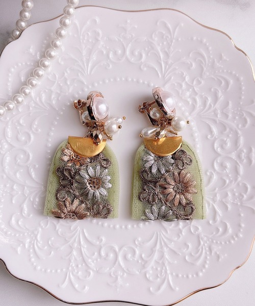 tone（トーン）の「【RosraiE】レトロパール グリーンインド刺繍リボン イヤリング(MA)（イヤリング・レディース・グリーン・FREE）」の4枚目の写真