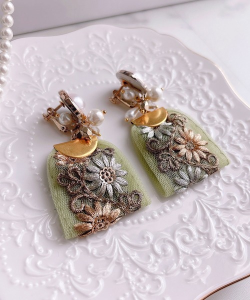 tone（トーン）の「【RosraiE】レトロパール グリーンインド刺繍リボン イヤリング(MA)（イヤリング・レディース・グリーン・FREE）」の5枚目の写真