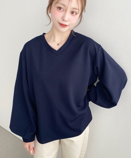 moment+(モーメントプラス)の「しわになりにくい長袖ストレッチジョーゼットVネックTブラウス(Tシャツ/カットソー・レディース・ブラック/ネイビー/オフホワイト・M/L)」の9枚目の写真
