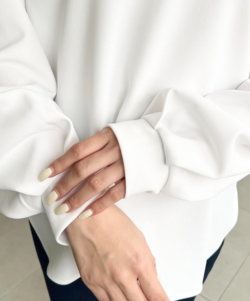 moment+(モーメントプラス)の「しわになりにくい長袖ストレッチジョーゼットVネックTブラウス(Tシャツ/カットソー・レディース・ブラック/ネイビー/オフホワイト・M/L)」の21枚目の写真