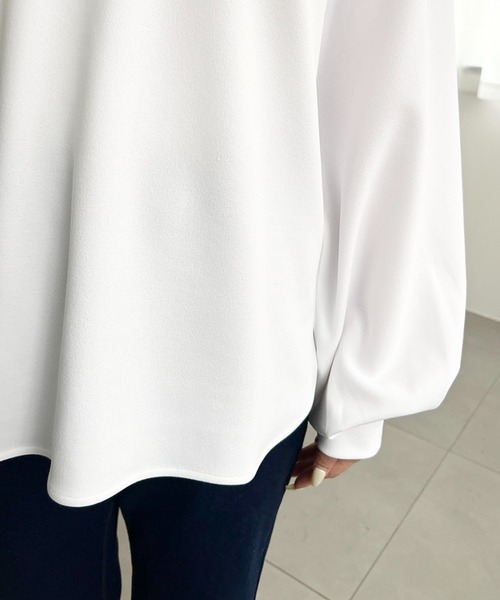 moment+(モーメントプラス)の「しわになりにくい長袖ストレッチジョーゼットVネックTブラウス(Tシャツ/カットソー・レディース・ブラック/ネイビー/オフホワイト・M/L)」の20枚目の写真