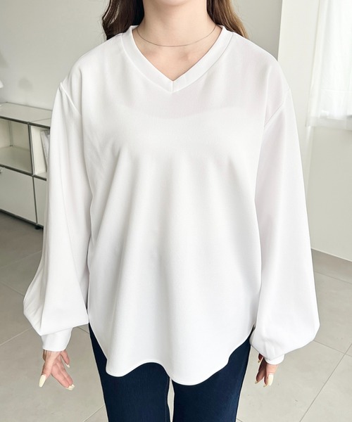 moment+(モーメントプラス)の「しわになりにくい長袖ストレッチジョーゼットVネックTブラウス(Tシャツ/カットソー・レディース・ブラック/ネイビー/オフホワイト・M/L)」の17枚目の写真