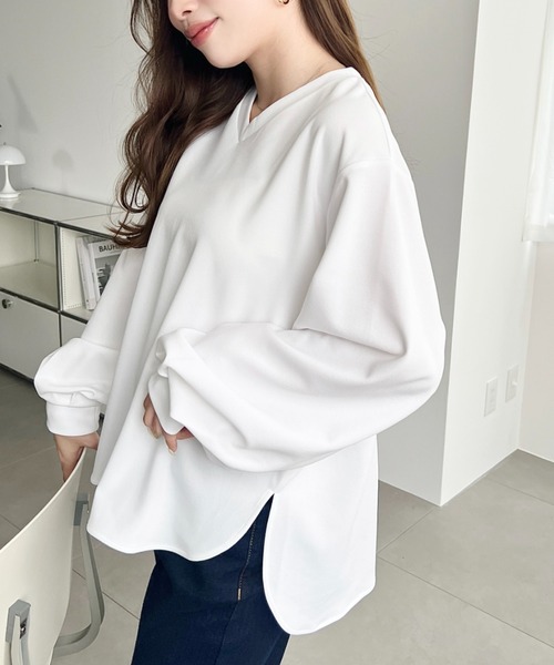 moment+(モーメントプラス)の「しわになりにくい長袖ストレッチジョーゼットVネックTブラウス(Tシャツ/カットソー・レディース・ブラック/ネイビー/オフホワイト・M/L)」の22枚目の写真